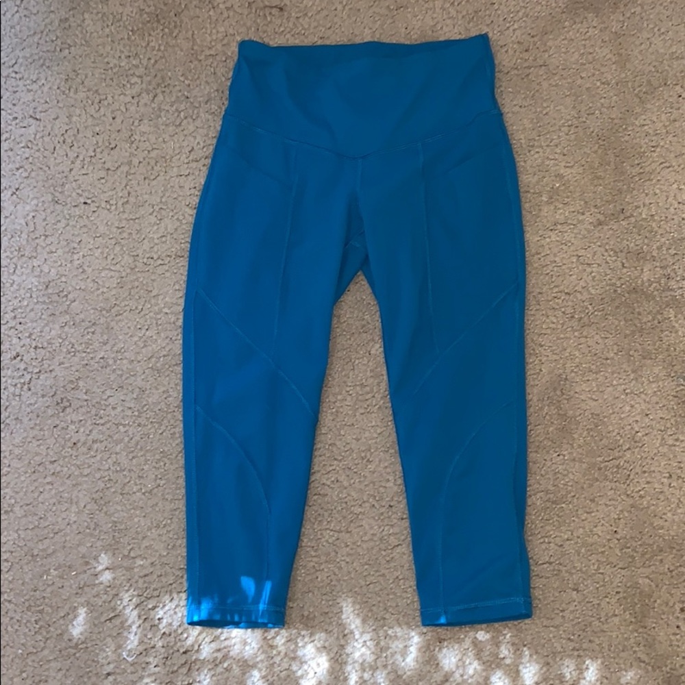 Teal cropped leggings with pockets. Size small